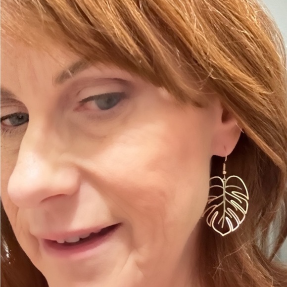 NEW GOLD Creative Hollow Big Leaf Earrings Boho Ear Jewelry Womens Pierced - Picture 2 of 6